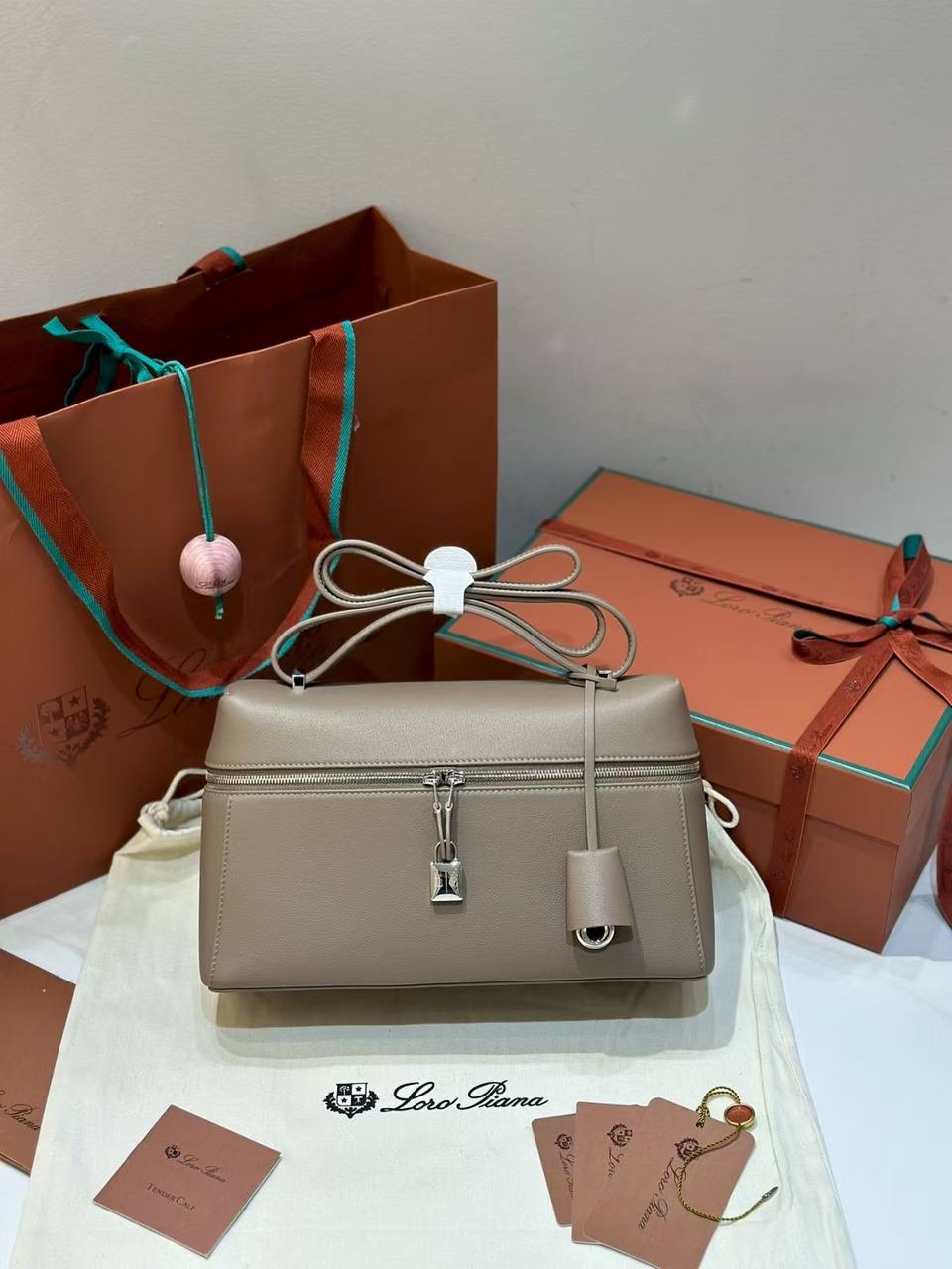 IMG_0898 Loro piana Extra Bag 27 - الصورة 1